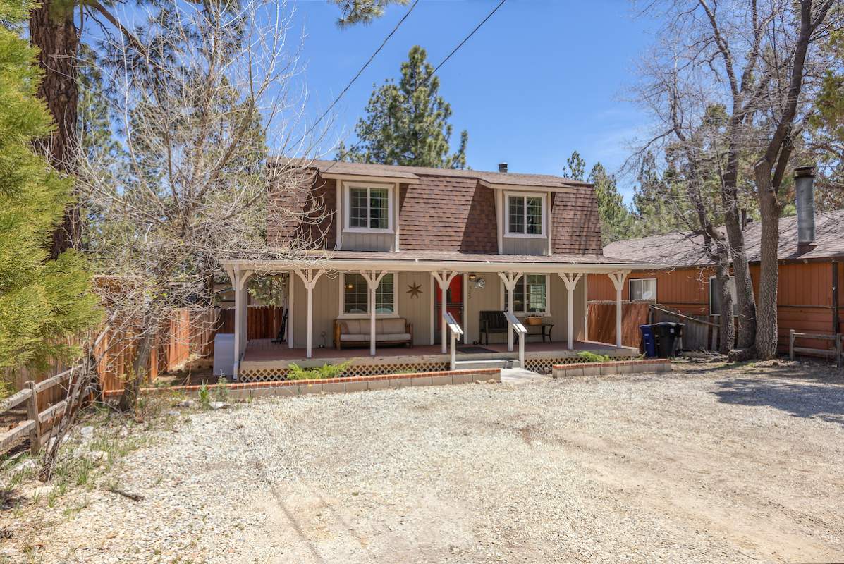 583 Spruce Ln 583 Spruce Ln