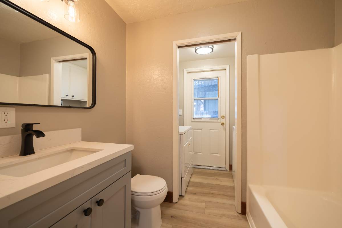 41603 Comstock Ln 41603 Comstock Ln