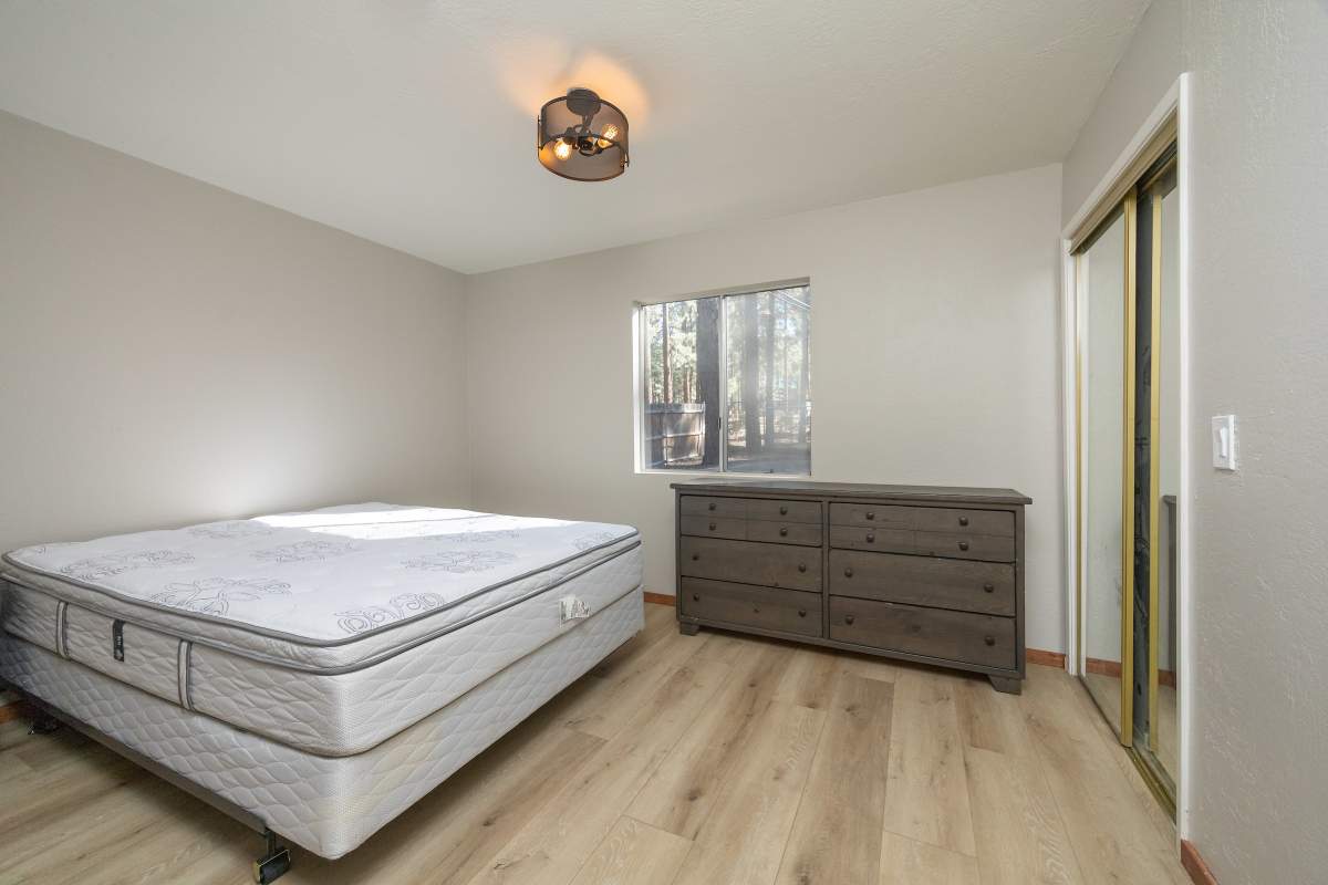 41603 Comstock Ln 41603 Comstock Ln