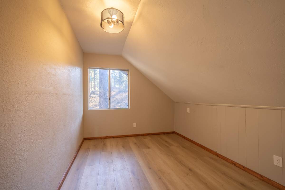 41603 Comstock Ln 41603 Comstock Ln