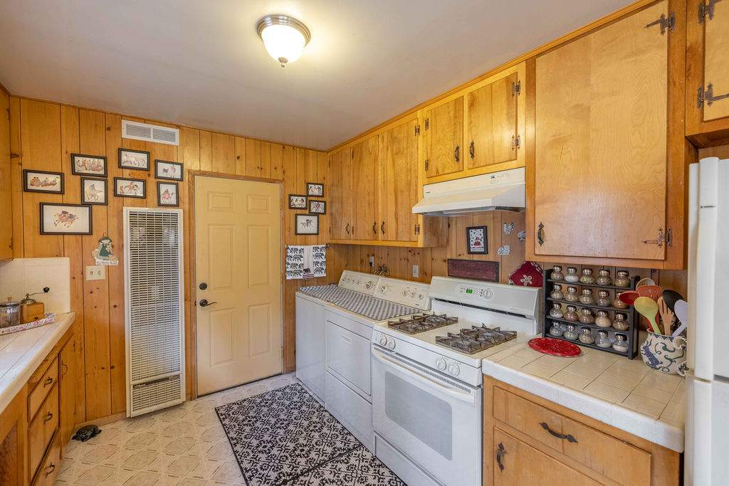 229 E Sherwood 229 E Sherwood